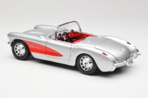 Chevrolet Corvette C1 Hopea & Punainen Bburago 1:18 3024-M1 Metalli — kuva 7 / 8