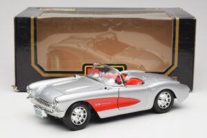 Chevrolet Corvette C1 Hopea & Punainen Bburago 1:18 3024-M1 Metalli — kuva 8 / 8