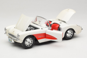 Chevrolet Corvette C1 Valkoinen & Punainen Bburago 1:18 3024-M3 Metalli — kuva 2 / 8