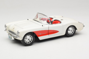 Chevrolet Corvette C1 Valkoinen & Punainen Bburago 1:18 3024-M3 Metalli