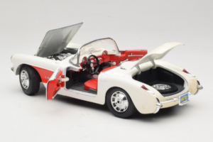 Chevrolet Corvette C1 Valkoinen & Punainen Bburago 1:18 3024-M3 Metalli — kuva 5 / 8