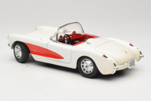 Chevrolet Corvette C1 Valkoinen & Punainen Bburago 1:18 3024-M3 Metalli — kuva 7 / 8