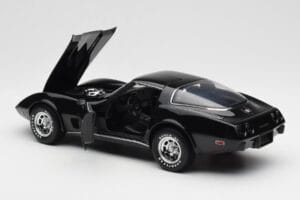 Chevrolet Corvette C3 Musta UT Models 1:18 21071 Metalli — kuva 5 / 8