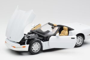 Chevrolet Corvette C4 Avoauto Valkoinen Maisto 1:18 32830 Metalli — kuva 2 / 8