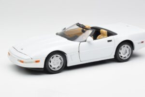 Chevrolet Corvette C4 Avoauto Valkoinen Maisto 1:18 32830 Metalli