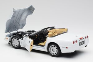 Chevrolet Corvette C4 Avoauto Valkoinen Maisto 1:18 32830 Metalli — kuva 5 / 8