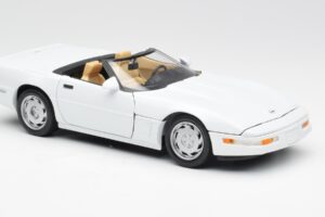 Chevrolet Corvette C4 Avoauto Valkoinen Maisto 1:18 32830 Metalli — kuva 6 / 8