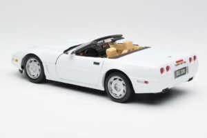 Chevrolet Corvette C4 Avoauto Valkoinen Maisto 1:18 32830 Metalli — kuva 7 / 8