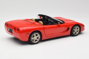Chevrolet Corvette C5 Avoauto Punainen UT Models 1:18 21006 Metalli — kuva 3 / 8