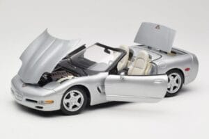 Chevrolet Corvette C5 Avoauto Hopea Maisto 1:18 50317 Metalli — kuva 2 / 8