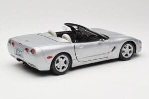 Chevrolet Corvette C5 Avoauto Hopea Maisto 1:18 50317 Metalli — kuva 3 / 8