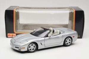 Chevrolet Corvette C5 Avoauto Hopea Maisto 1:18 50317 Metalli — kuva 8 / 8
