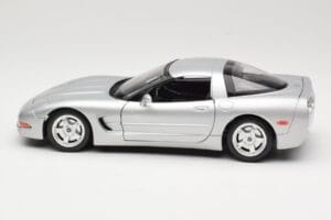 Chevrolet Corvette C5 Hopea Bburago 1:18 3056 Metalli — kuva 4 / 8