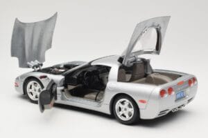 Chevrolet Corvette C5 Hopea Bburago 1:18 3056 Metalli — kuva 5 / 8
