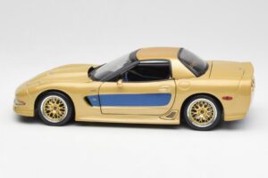 Chevrolet Corvette C5 Guldstrand Signature Edition Kulta Maisto 1:18 31657 Metalli — kuva 4 / 8