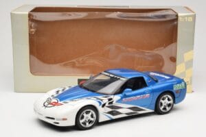 Chevrolet Corvette C5 Pace Car Rolex 24 at Daytona 1999 UT Models 1:18 39944 Metalli — kuva 8 / 8