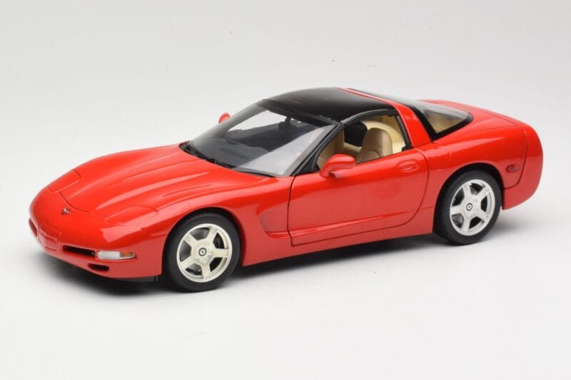 Chevrolet Corvette C5 Targa Punainen UT Models 1:18 21001 Metalli