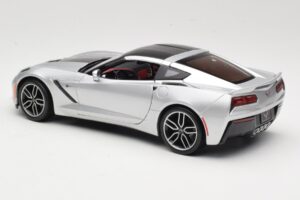 Chevrolet Corvette C7 Hopea Maisto 1:18 38132 Metalli — kuva 7 / 8