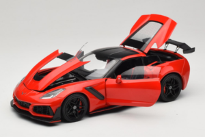 Chevrolet Corvette C7 ZR1 Torch Red IXO 1:18 18RDC243-FO Metalli — kuva 2 / 8
