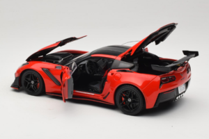 Chevrolet Corvette C7 ZR1 Torch Red IXO 1:18 18RDC243-FO Metalli — kuva 5 / 8