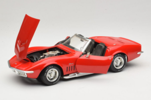 Chevrolet Corvette C3 Avoauto Punainen Revell 1:18 8833-P1 Metalli — kuva 2 / 8