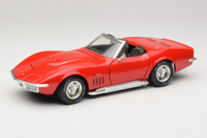 Chevrolet Corvette C3 Avoauto Punainen Revell 1:18 8833-P1 Metalli