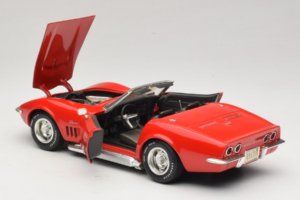 Chevrolet Corvette C3 Avoauto Punainen Revell 1:18 8833-P1 Metalli — kuva 5 / 8