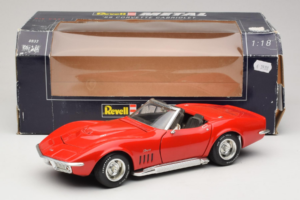 Chevrolet Corvette C3 Avoauto Punainen Revell 1:18 8833-P1 Metalli — kuva 8 / 8
