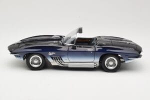 Chevrolet Corvette Mako Shark Tummansininen UT Models 1:18 21061 Metalli — kuva 4 / 8