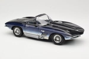 Chevrolet Corvette Mako Shark Tummansininen UT Models 1:18 21061 Metalli — kuva 6 / 8