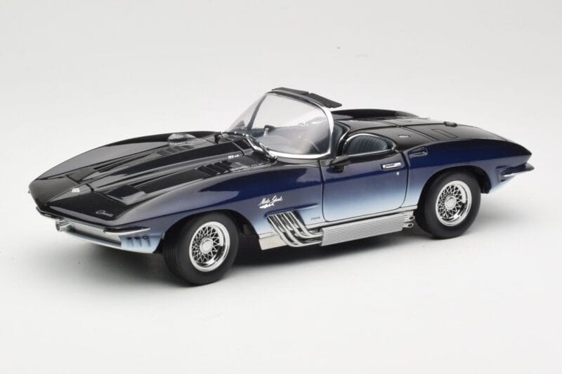 Chevrolet Corvette Mako Shark Tummansininen UT Models 1:18 21061 Metalli