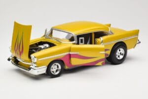 Chevrolet Custom Keltainen Liekillä Hot Wheels 1:18 21356 Metalli — kuva 2 / 8