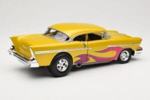 Chevrolet Custom Keltainen Liekillä Hot Wheels 1:18 21356 Metalli — kuva 3 / 8