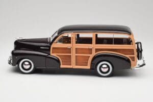 Chevrolet Fleetmaster Woody Musta & Wood Panels Maisto 1:18 43697545B Metalli — kuva 4 / 8