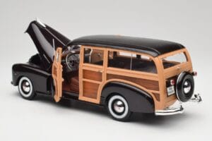 Chevrolet Fleetmaster Woody Musta & Wood Panels Maisto 1:18 43697545B Metalli — kuva 5 / 8