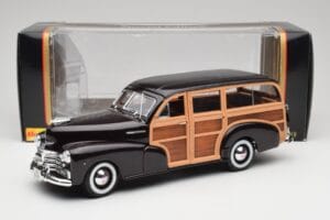 Chevrolet Fleetmaster Woody Musta & Wood Panels Maisto 1:18 43697545B Metalli — kuva 8 / 8