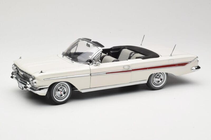 Chevrolet Impala Avoauto Valkoinen Sun Star 1:18 3405 Metalli