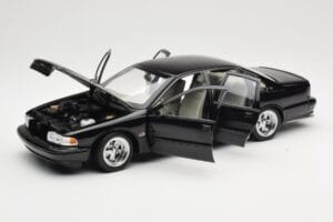 Chevrolet Impala SS Musta AUTOart 1:18 71091 Metalli — kuva 2 / 8