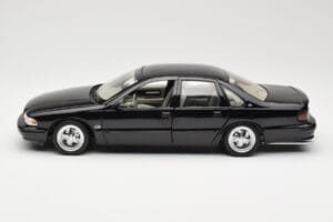 Chevrolet Impala SS Musta AUTOart 1:18 71091 Metalli — kuva 4 / 8