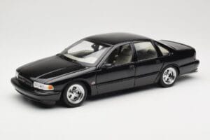 Chevrolet Impala SS Musta AUTOart 1:18 71091 Metalli