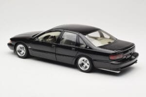 Chevrolet Impala SS Musta AUTOart 1:18 71091 Metalli — kuva 7 / 8