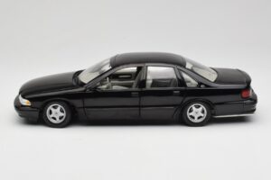 Chevrolet Impala SS Musta UT Models 1:18 21031 Metalli — kuva 4 / 8