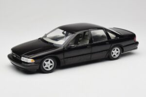 Chevrolet Impala SS Musta UT Models 1:18 21031 Metalli