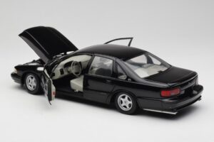 Chevrolet Impala SS Musta UT Models 1:18 21031 Metalli — kuva 5 / 8