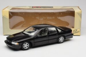 Chevrolet Impala SS Musta UT Models 1:18 21031 Metalli — kuva 8 / 8