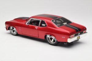 Chevrolet Nova SS Coupe Punainen Maisto 1:18 31083-M1 Metalli — kuva 7 / 8