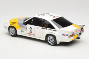 Opel Manta 400 Group B Rally Tour de Corse 1984 Chevrolet G30 Huoltoautolla Otto 1:18 OT491 Hartsi — kuva 12 / 13