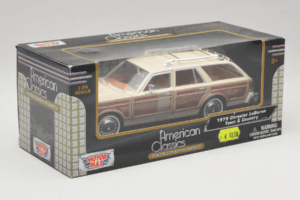Chrysler LeBaron Town & Country Beige Motormax 1:24 MM7331BG Metalli — kuva 2 / 3