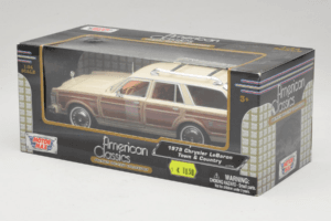 Chrysler LeBaron Town & Country Beige Motormax 1:24 MM7331BG Metalli — kuva 3 / 3
