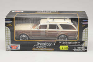 Chrysler LeBaron Town & Country Beige Motormax 1:24 MM7331BG Metalli